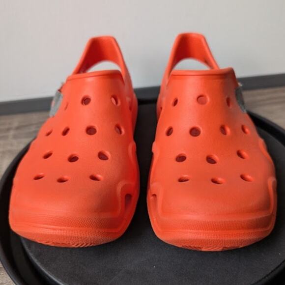 CROCS Big Kid's Size J2 Orange Swiftwater Wave Sandal Water Unisex ages 5 and up - Picture 2 of 8